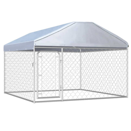 Outdoor dog kennel with roof, chain link mesh, providing safety and space for pets in a 200x200x135 cm size.