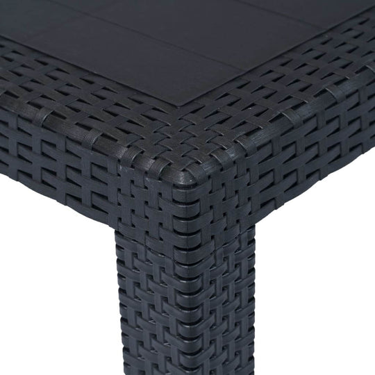 Close-up of the corner detail of an anthracite plastic garden table with a rattan look design, emphasizing durability and style.