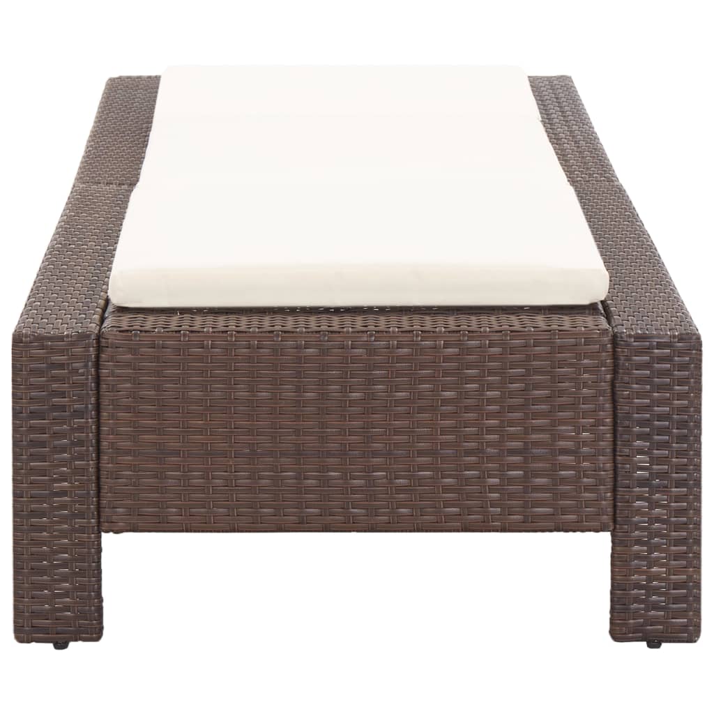 Sunbed with Cushion – Comfortable Poly Rattan Outdoor Lounger in brown rattan with white cushion, perfect for outdoor relaxation.