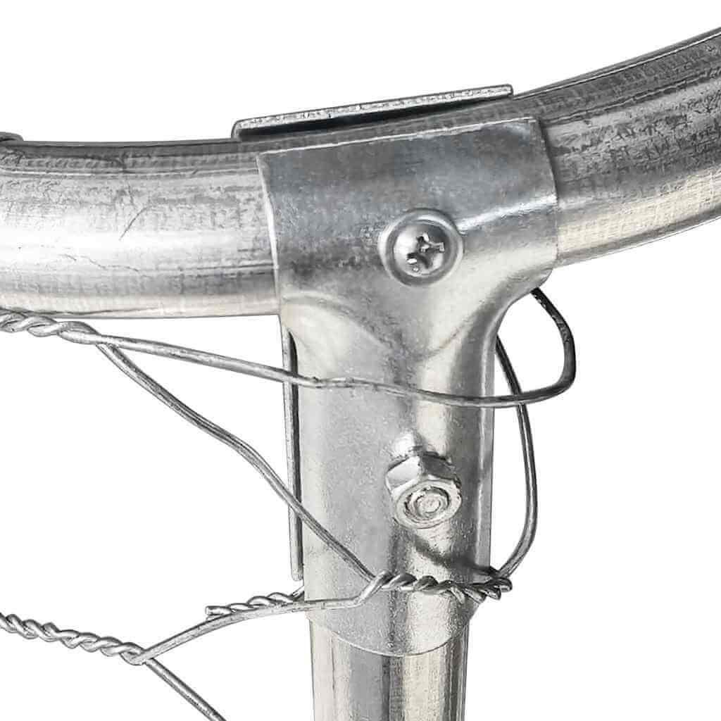 Close-up of metal frame detail of the Outdoor Dog Kennel with Roof 400x100x150 cm, showing the sturdy construction and durability.